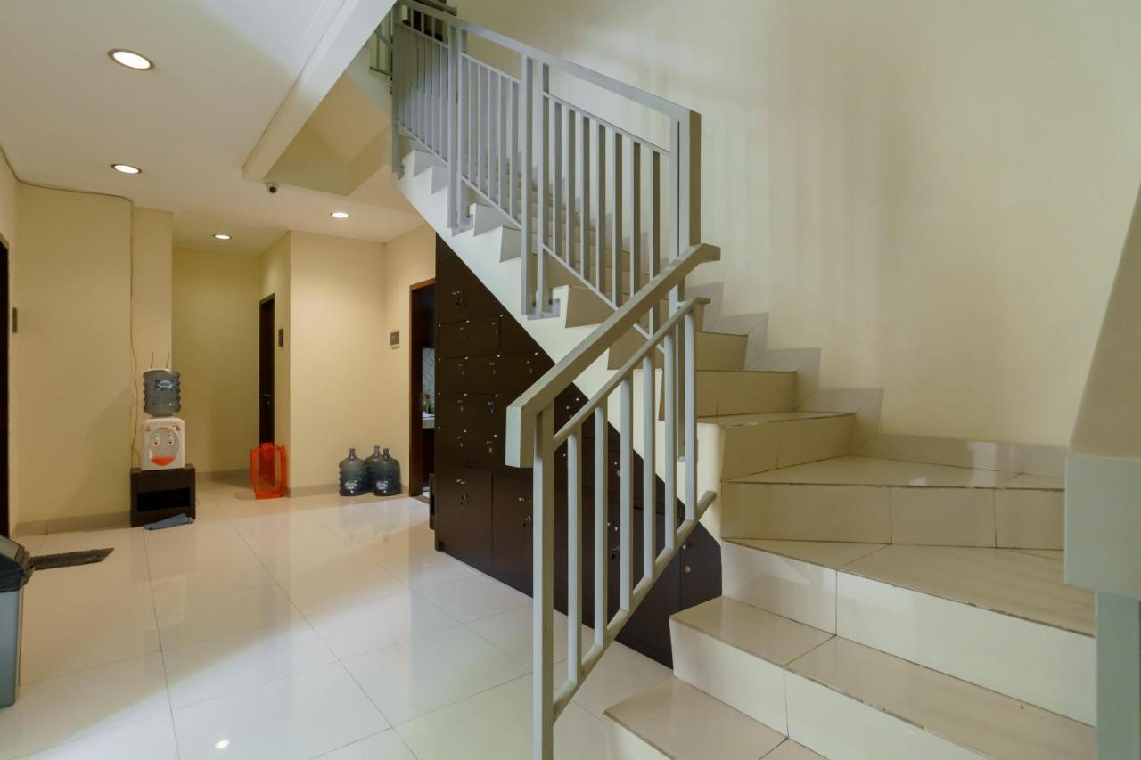 Dago Suites Syariah Cikarang Mitra Reddoorz Bekasi Esterno foto