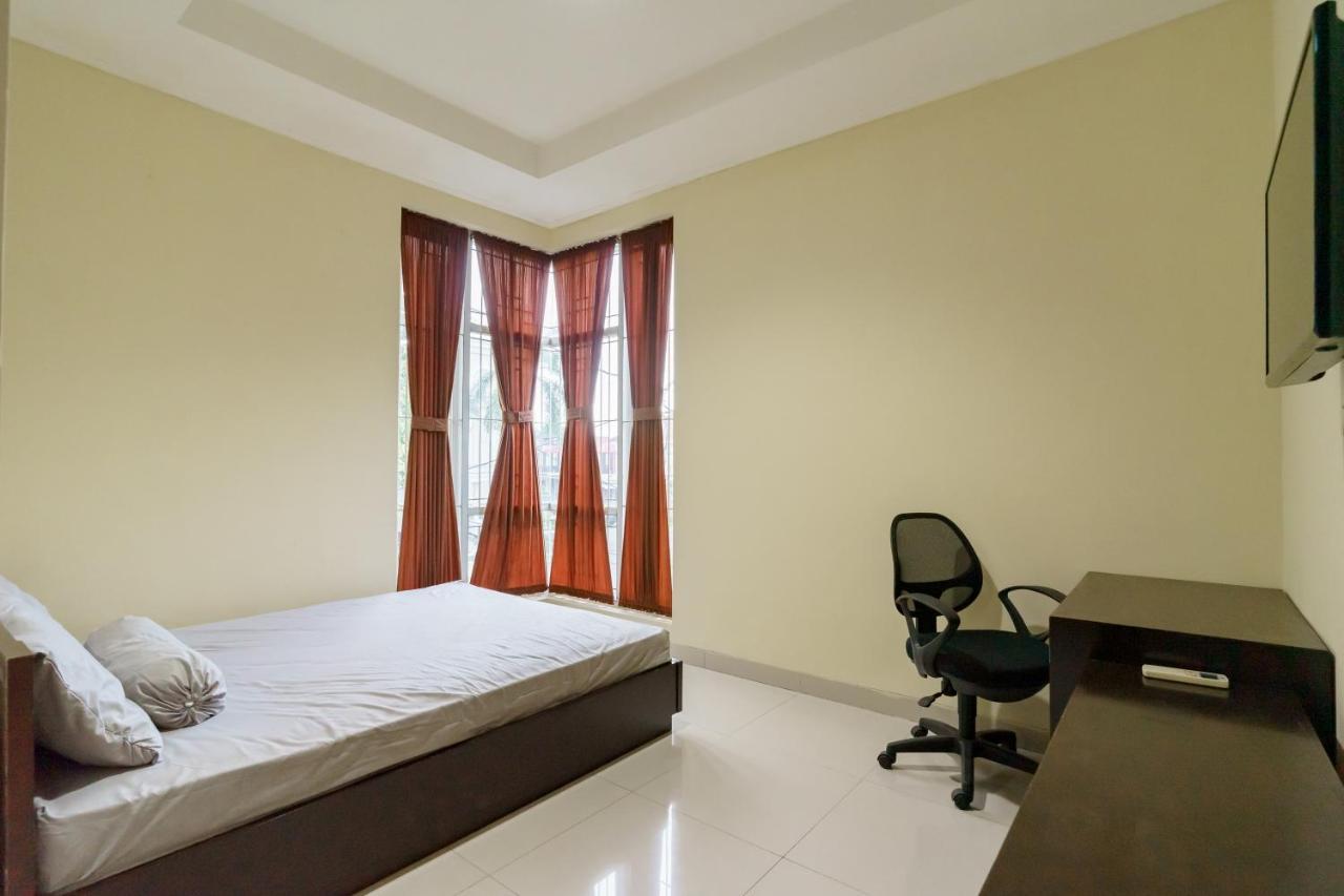 Dago Suites Syariah Cikarang Mitra Reddoorz Bekasi Esterno foto